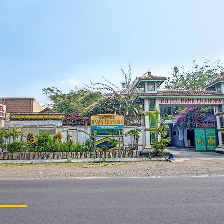 Spot On 91694 Hotel Rama Chandra Temanggung Exteriör bild