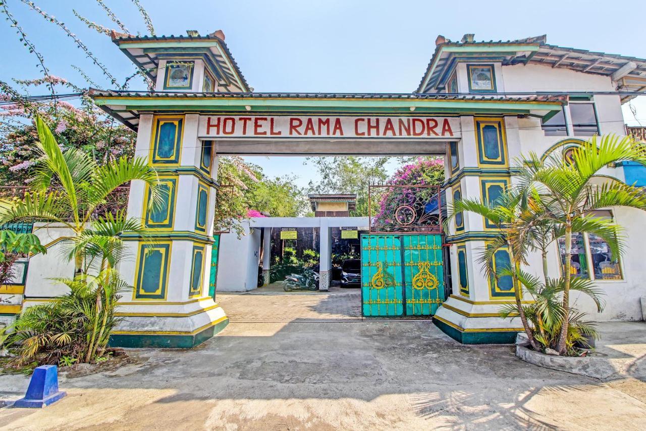 Spot On 91694 Hotel Rama Chandra Temanggung Exteriör bild